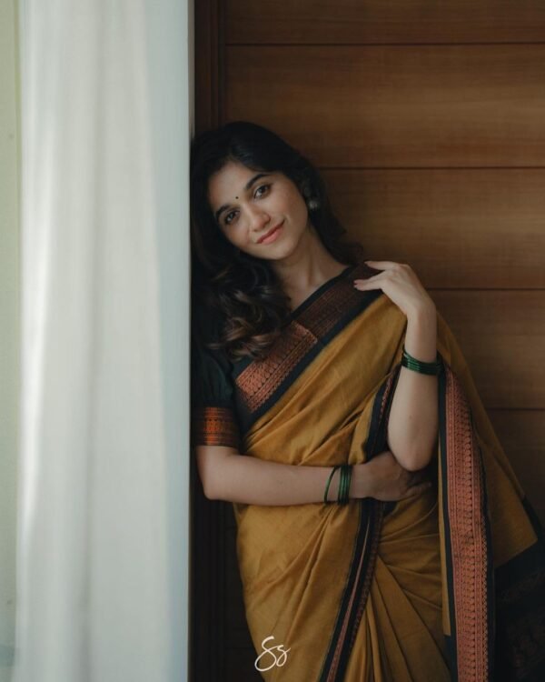 Paramparik Textile Women's Kanjivaram Soft Silk Saree With Blouse Piece