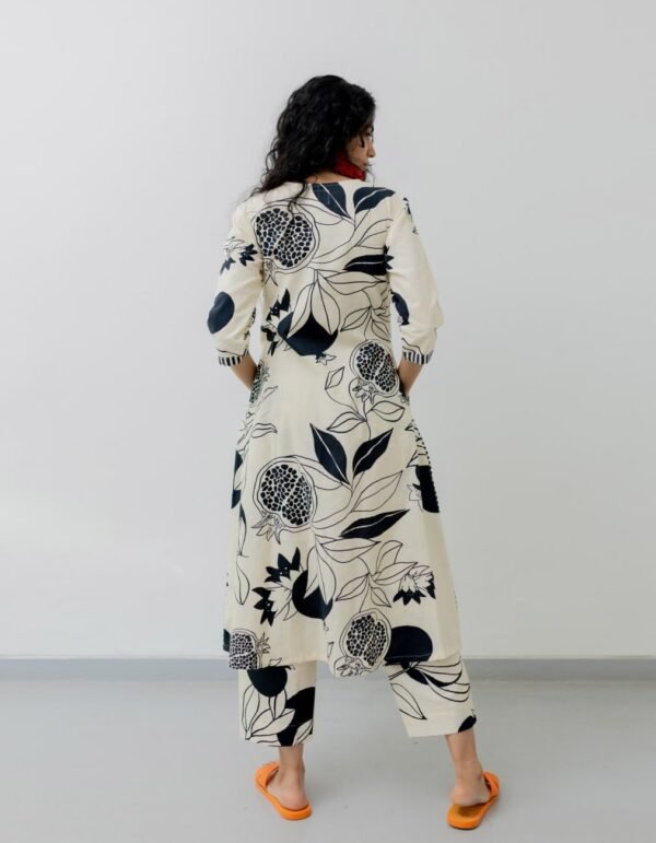 GoSriKi Women's Cotton Blend Straight Printed Kurta with Pant