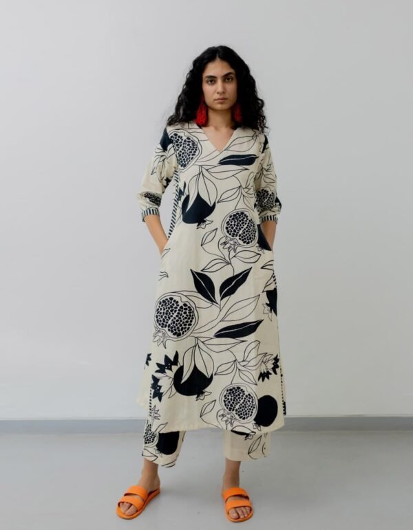 GoSriKi Women's Cotton Blend Straight Printed Kurta with Pant
