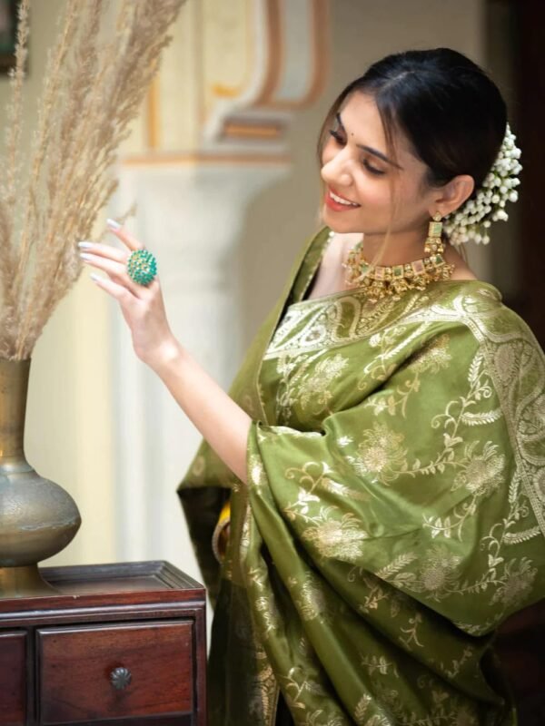 C J Enterprise Women's Pure Kanjivaram Silk Saree Banarasi Style Kanchipuram Sarees With Blouse Piece for Wedding (Almari) (Mehendi Green)